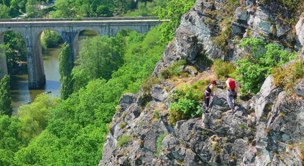 Camping Des Rochers Des Parcs Hotel Clecy Bagian luar foto