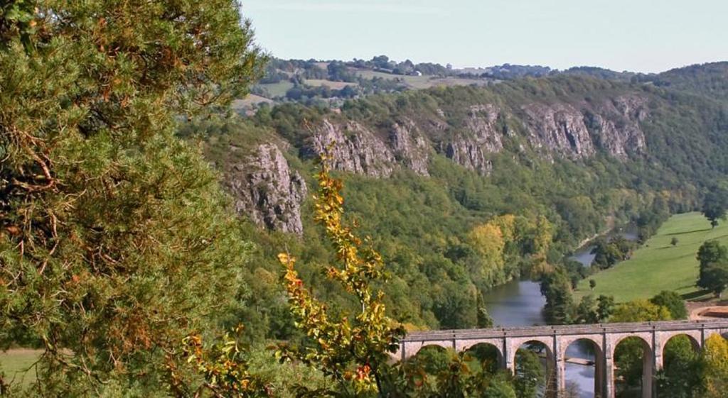 Camping Des Rochers Des Parcs Hotel Clecy Bagian luar foto