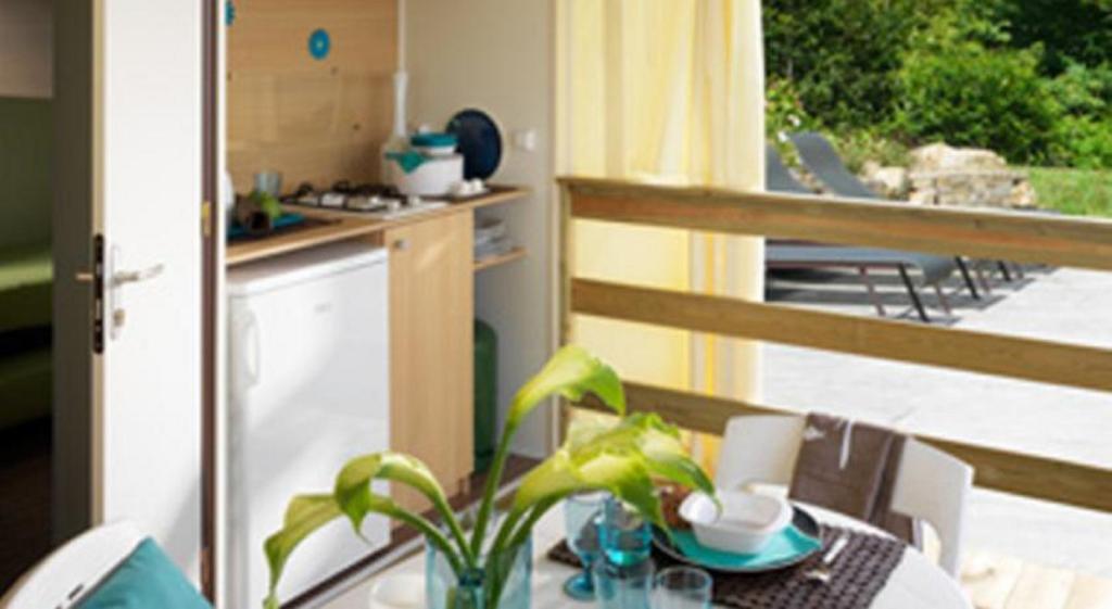 Camping Des Rochers Des Parcs Hotel Clecy Bagian luar foto