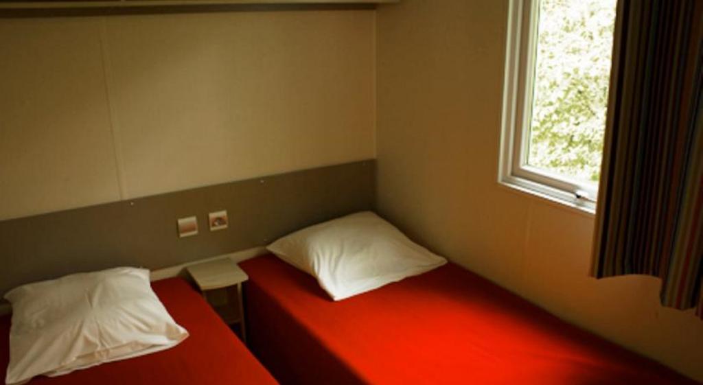 Camping Des Rochers Des Parcs Hotel Clecy Ruang foto