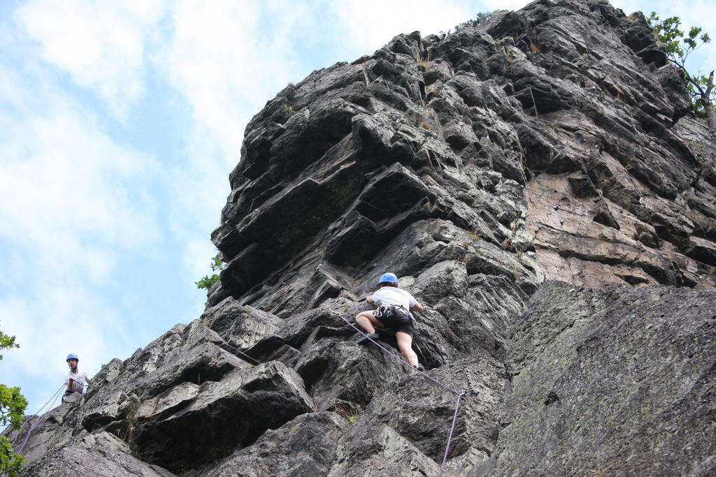 Camping Des Rochers Des Parcs Hotel Clecy Bagian luar foto